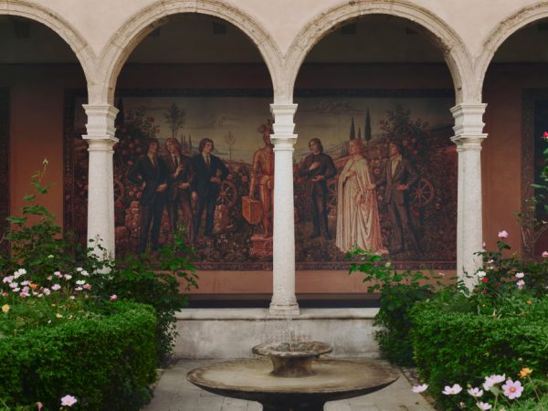 Gucci Memoria: история итальянского модного Дома в&nbsp;гобеленах и&nbsp;иммерсивных инсталляциях