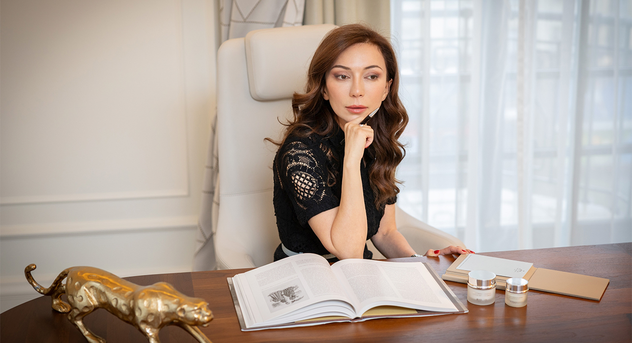Главные по красоте: представитель бренда BYRAIN в России Джулия Адамова — о косметике нового поколения, маркетинговых уловках и личных лайфхаках
