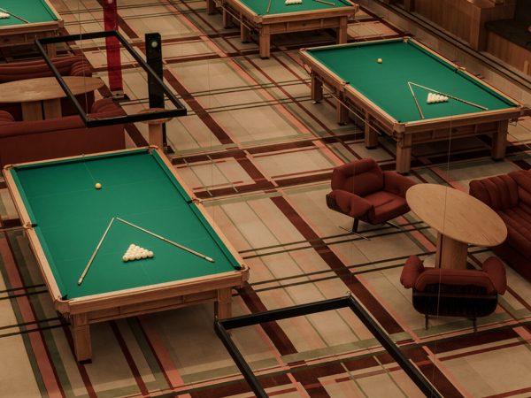 Место силы: где в&nbsp;Москве играть в&nbsp;бильярд, осваивать пинг-понг или седлать волну