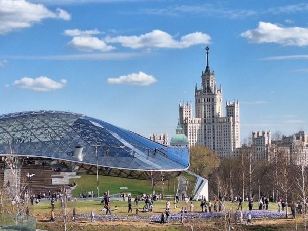 Москва Weekly: ярмарка интеллектуальной литературы non/fictioN весна, 13-й Благотворительный аукцион Фонда поддержки современного искусства Cosmoscow и&nbsp;выставка &laquo;1990-е. Не&nbsp;вскрывать&raquo;