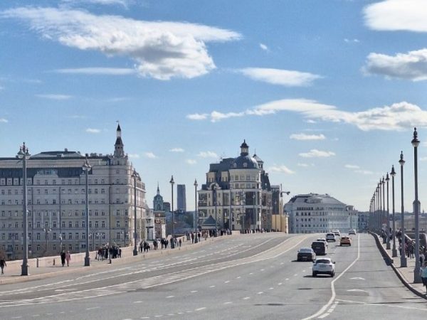 Москва Weekly: книжный фестиваль &laquo;Какая связь?&raquo;, выставка &laquo;Ларионов&nbsp;/ Гончарова. Начало&raquo; в&nbsp;ГМИИ имени Пушкина и&nbsp;&laquo;Вальпургиева ночь&raquo; в&nbsp;кабаре-баре Petite D&eacute;cadence