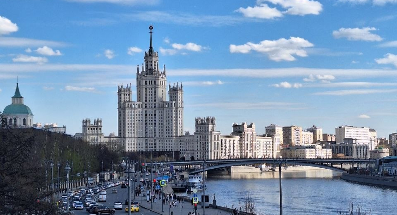 Москва Weekly: пятый выпуск ярмарки современного искусства |catalog|, премьера спектакля «Скучная история» в Театре Маяковского и весенний винтажный маркет «Мосвинтаж»