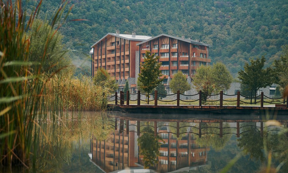 Дайджест путешественника: филиал парижского Центра Помпиду в&nbsp;Сеуле, шоколадный парк в&nbsp;Швейцарии и&nbsp;гигантский кот в&nbsp;аэропорту Гонконга