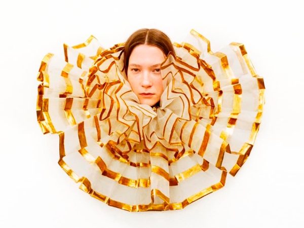 Valentino выпускает книгу Specula Mundi: взгляд на&nbsp;моду через призму кинематографа