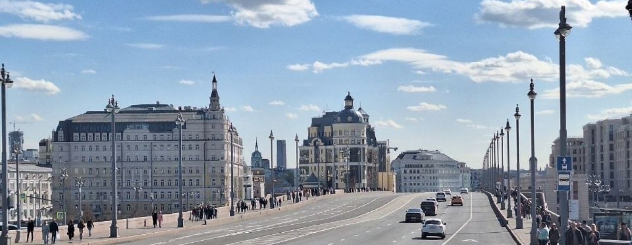 Москва Weekly: книжный фестиваль &laquo;Какая связь?&raquo;, выставка &laquo;Ларионов&nbsp;/ Гончарова. Начало&raquo; в&nbsp;ГМИИ имени Пушкина и&nbsp;&laquo;Вальпургиева ночь&raquo; в&nbsp;кабаре-баре Petite D&eacute;cadence