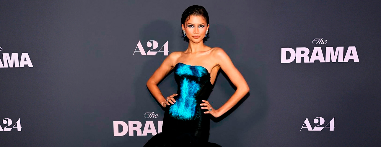 27&nbsp;оттенков синего: как создавалось платье Зендеи от&nbsp;Schiaparelli к&nbsp;премьере фильма &laquo;Вот это драма!&raquo;