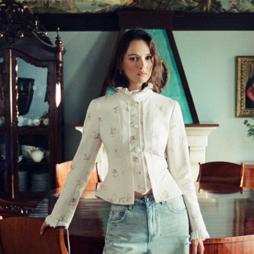 Мода. Хроники недели: смена руководства Dolce &amp;&nbsp;Gabbana, линия денима Ala&iuml;a, новый трек Леди Гаги Runway и&nbsp;свежая съемка Паулины Андреевой