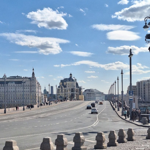 Москва Weekly: книжный фестиваль &laquo;Какая связь?&raquo;, выставка &laquo;Ларионов&nbsp;/ Гончарова. Начало&raquo; в&nbsp;ГМИИ имени Пушкина и&nbsp;&laquo;Вальпургиева ночь&raquo; в&nbsp;кабаре-баре Petite D&eacute;cadence