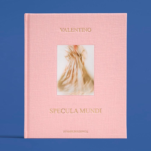 Valentino выпускает книгу Specula Mundi: взгляд на&nbsp;моду через призму кинематографа