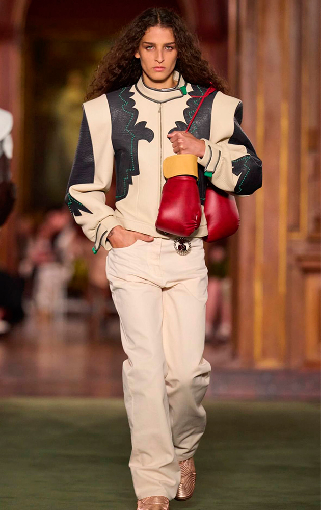Диалог историзма и уличного искусства на круизном показе Louis Vuitton