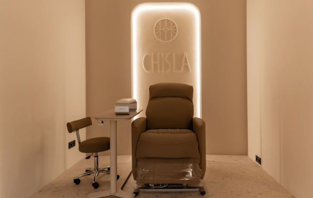 Маникюр и педикюр в CHISLA Nail Studio за 1,5 часа