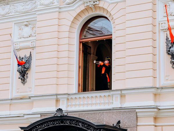 &laquo;Императорский полдень&raquo;: каждое воскресенье слушаем мини-концерт во&nbsp;дворе Капеллы в&nbsp;Санкт-Петербурге