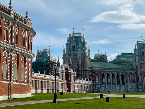 Москва Weekly: опера &laquo;Война и&nbsp;мир&raquo; в&nbsp;постановке Андрея Кончаловского, выставка &laquo;Хрупкое искусство. Пастель&raquo; и&nbsp;концерт группы &laquo;Три дня дождя&raquo;
