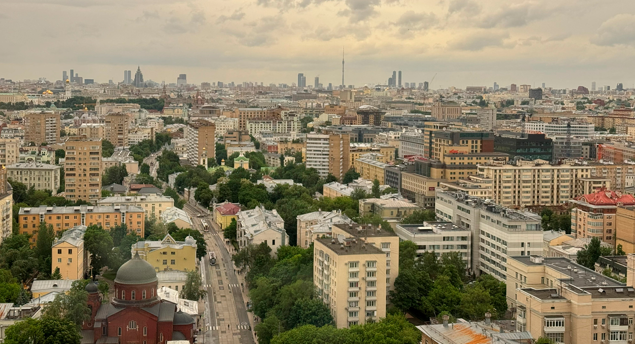 Москва Weekly: весенний кубок Росконгресса по конному поло, международная выставка Арх Москва, открытие летнего кинотеатра и фестиваль настольного тенниса