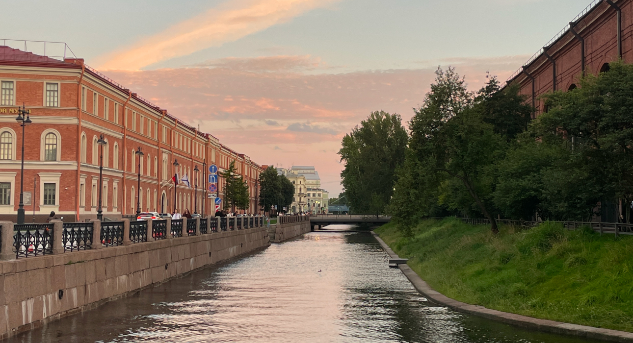 Питер Weekly: концерт «Шанель Гангстерз» в Белом Баре Ленинград Центра, вечер одноактных балетов в Александринском театре, выставка «Екатерина I» и новый шампань-бар POOOL