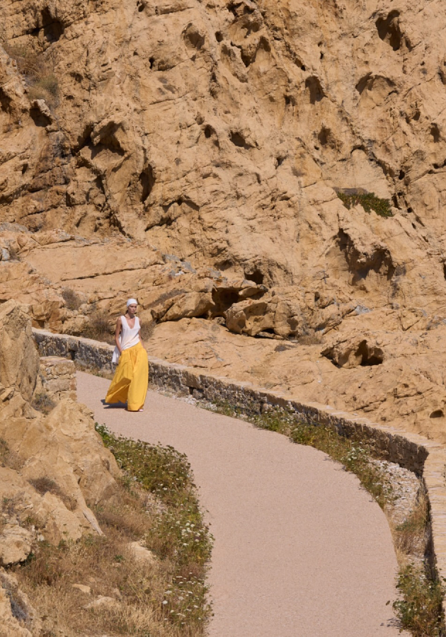 Style Notes: «Счастье» по-французски — как прошел показ Jacquemus на Корсике