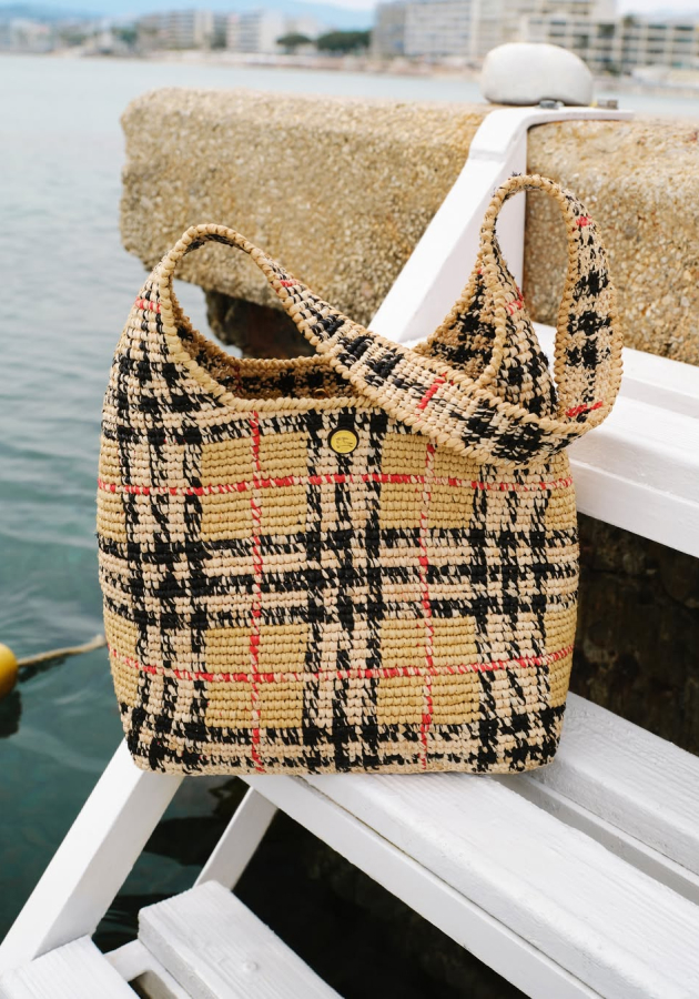 Коллаборация Burberry с историческим отелем Belle Rives в Антибе