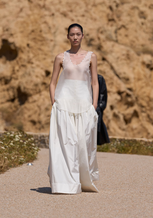 Style Notes: «Счастье» по-французски — как прошел показ Jacquemus на Корсике