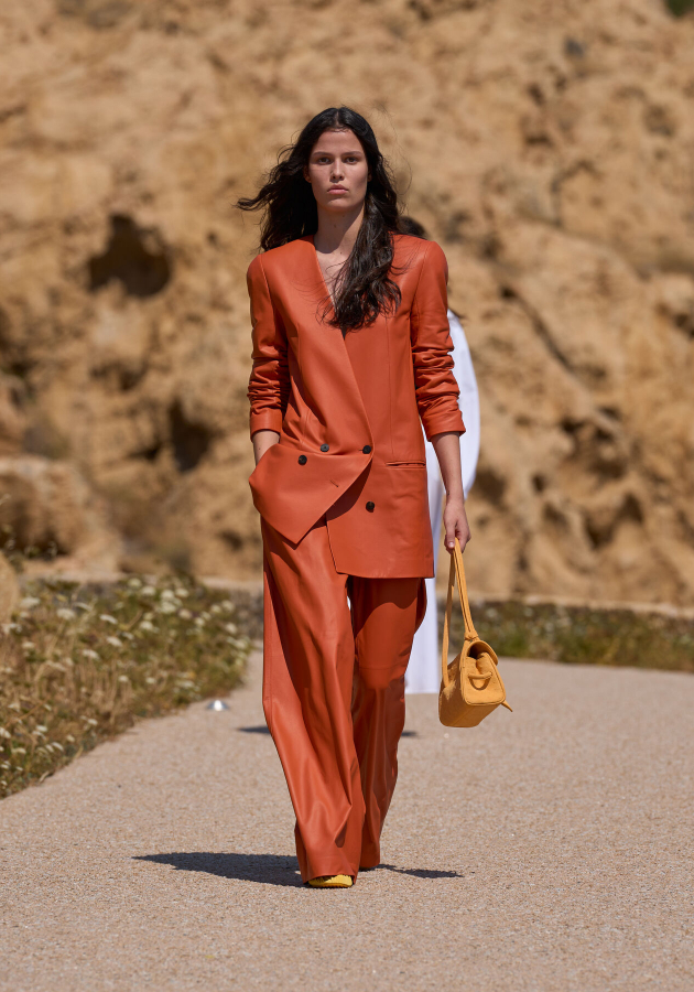 Style Notes: «Счастье» по-французски — как прошел показ Jacquemus на Корсике