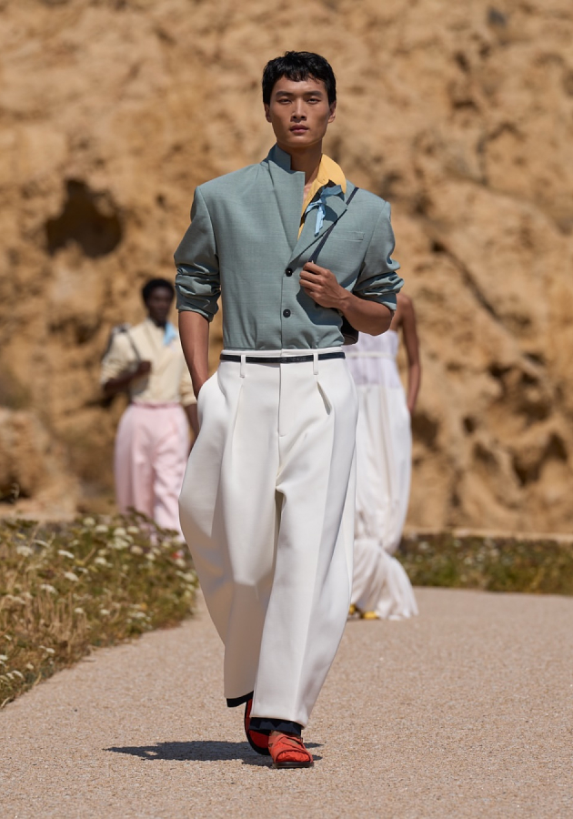 Style Notes: «Счастье» по-французски — как прошел показ Jacquemus на Корсике