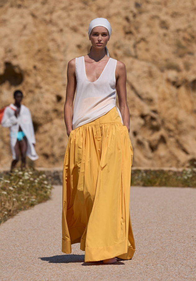 Style Notes: «Счастье» по-французски — как прошел показ Jacquemus на Корсике