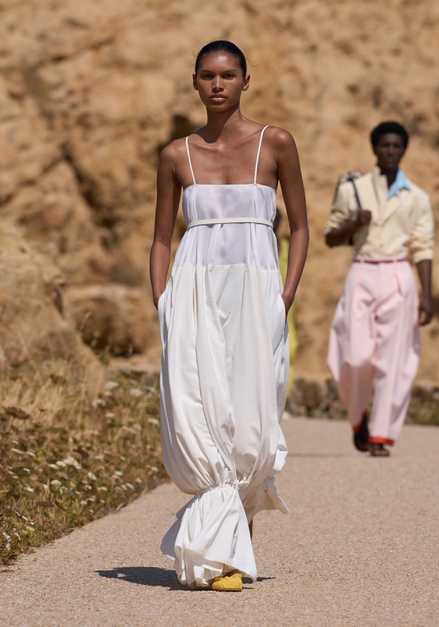 Style Notes: «Счастье» по-французски — как прошел показ Jacquemus на Корсике