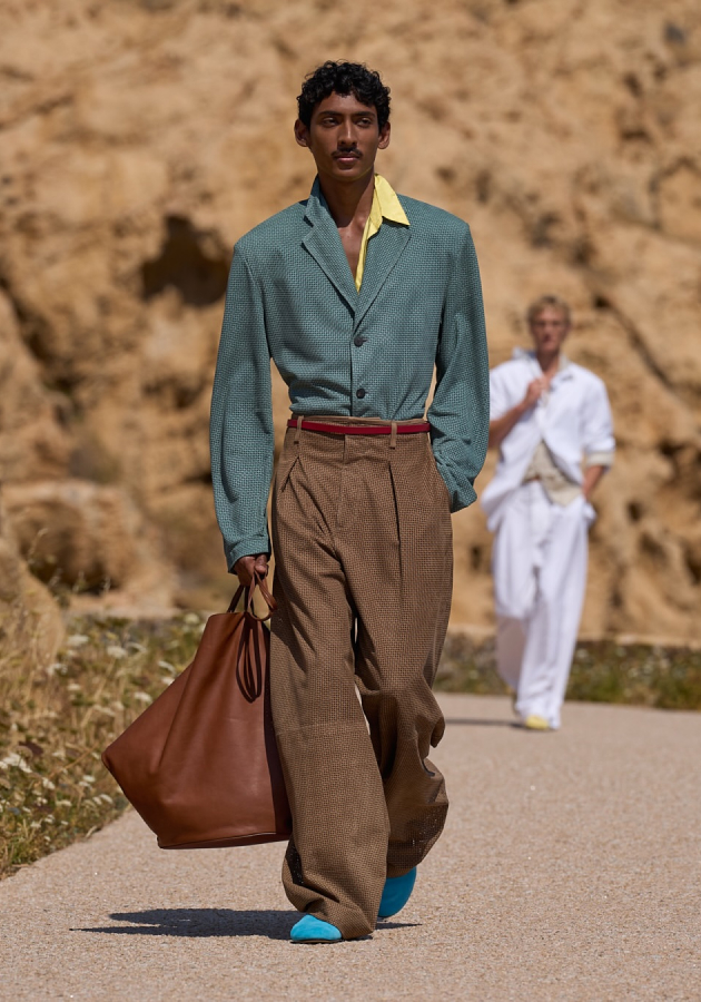 Style Notes: «Счастье» по-французски — как прошел показ Jacquemus на Корсике