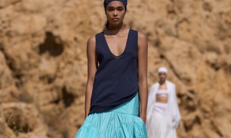 Style Notes: «Счастье» по-французски — как прошел показ Jacquemus на Корсике