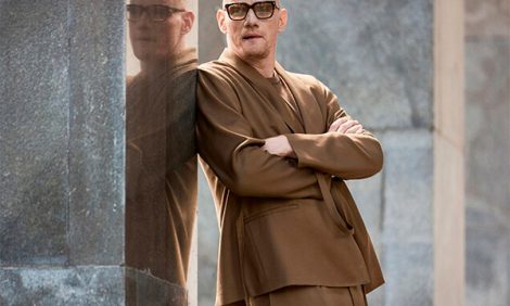 Мода. Хроники недели: скафандр от&nbsp;Prada, книга о&nbsp;Марке Джейкобсе, Тина Кунаки и&nbsp;Юрий Колоколоников в&nbsp;рекламе российских брендов