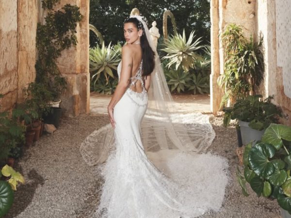 Фотоувеличение: как создавалось свадебное платье Дуа Липы от Chanel