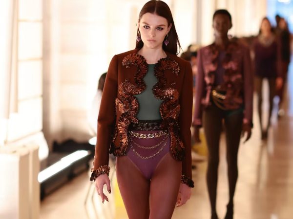 Style Notes. Пластик, цвет и «радостное изобилие»: Marc Jacobs представил весенне-летнюю коллекцию в Нью-Йорке