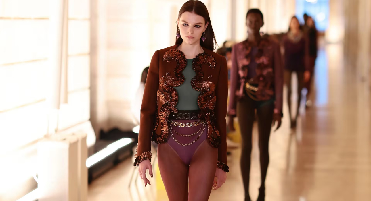 Style Notes. Пластик, цвет и «радостное изобилие»: Marc Jacobs представил весенне-летнюю коллекцию в Нью-Йорке