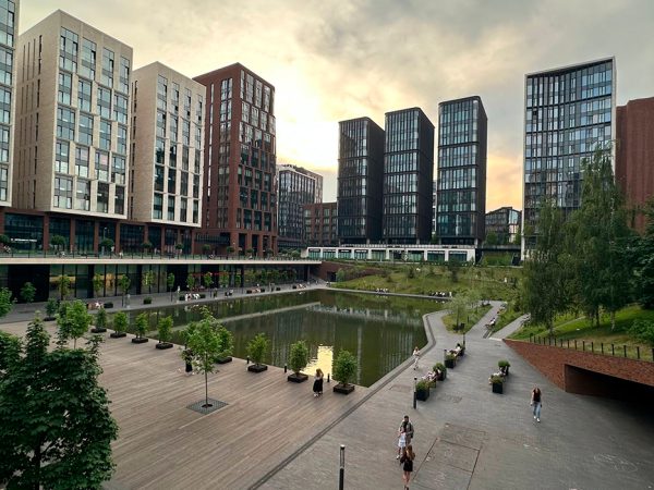 Москва Weekly: постановка &laquo;Оркестр мечты. Медь&raquo; в&nbsp;Театре имени Ермоловой, выставка &laquo;Век в&nbsp;лозунгах и&nbsp;красках. Из&nbsp;истории московского плаката&raquo; и&nbsp;гастрономический фестиваль &laquo;Кусь фест&raquo;