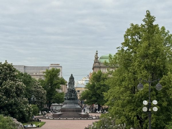 Питер Weekly: ПМЭФ, концерт на&nbsp;Дворцовой, регата &laquo;Паруса Кронштадта&raquo;, последний показ &laquo;Дяди Вани&raquo; в&nbsp;постановке Бутусова