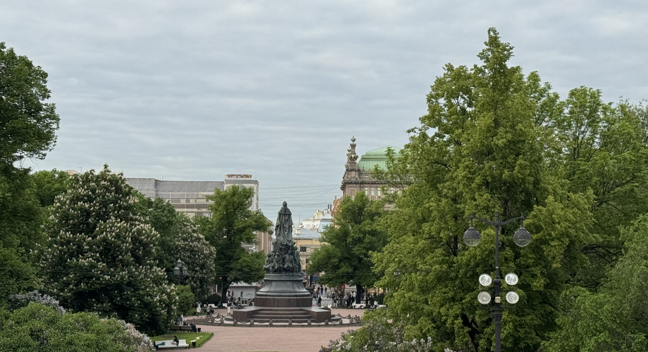 Питер Weekly: ПМЭФ, концерт на Дворцовой, регата «Паруса Кронштадта», последний показ «Дяди Вани» в постановке Бутусова и перезапуск Kuznya House