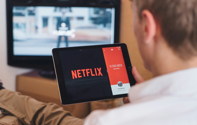 Netflix купил ИИ-компанию Бена Аффлека за 587 млн долларов наличными
