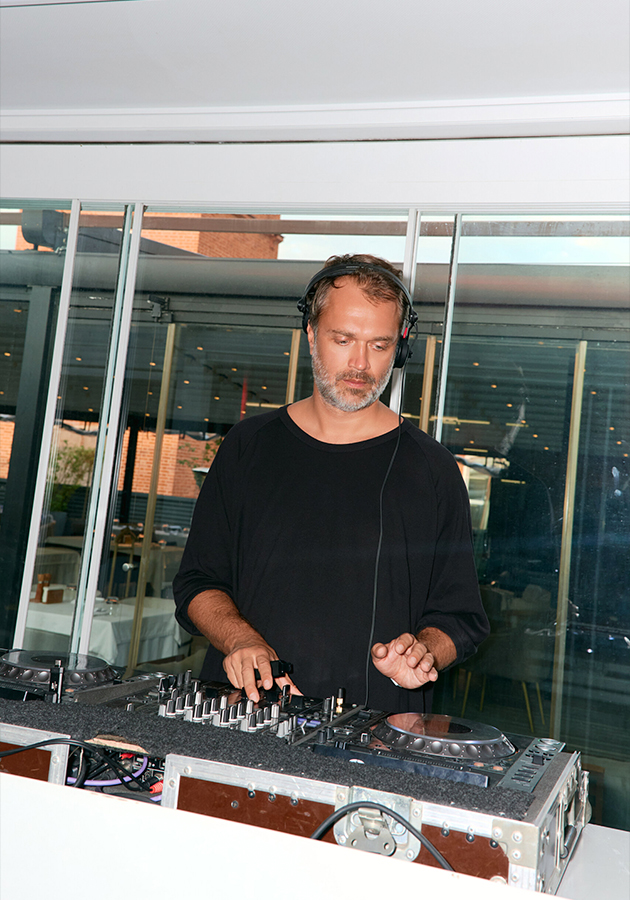 DJ Поздняков