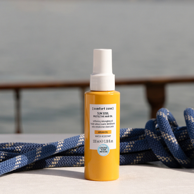 Итальянский бренд [comfort zone] предлагает Sun Soul Protective Hair Oil, водостойкое масло-спрей с 99% натуральных ингредиентов