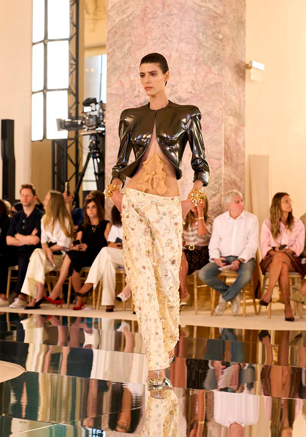 Новая кутюрная коллекции Schiaparelli