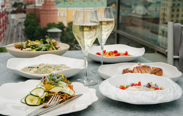 Выходные на террасе O2 Restaurant обещают быть особенно летними
