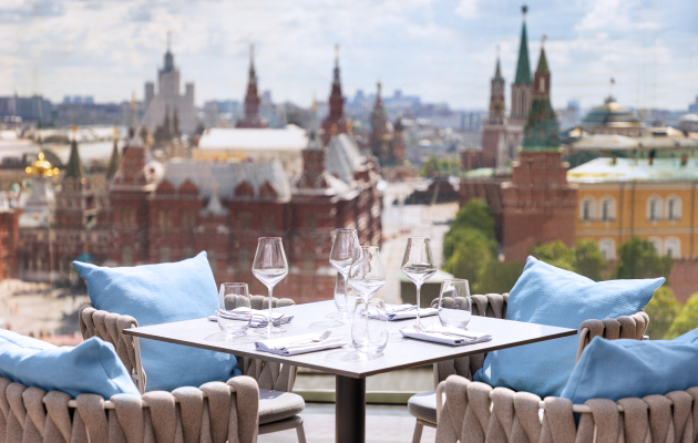 Выходные на террасе O2 Restaurant обещают быть особенно летними