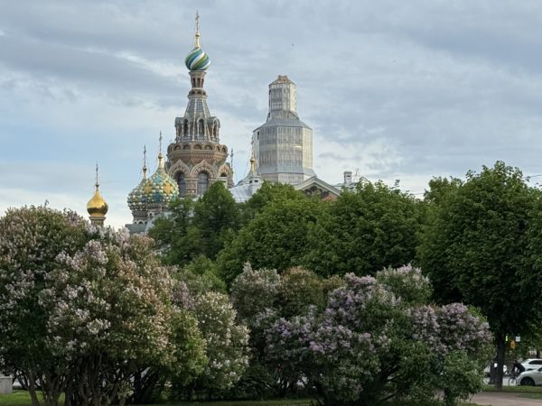 Питер Weekly: 34-й кинофестиваль «Окно в Европу», летние гастроли Приморской сцены и цикл вечерних арт-променадов «В стиле Belle Époque»