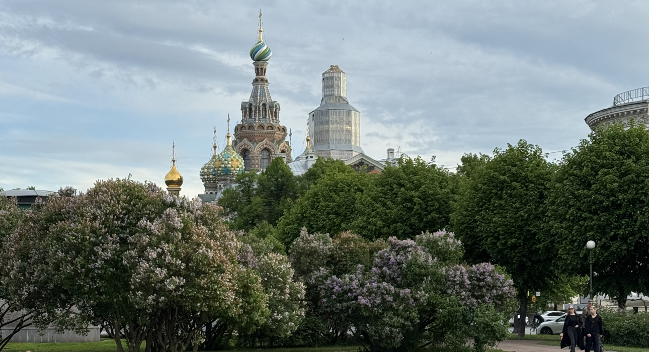 Питер Weekly: 34-й кинофестиваль «Окно в Европу», летние гастроли Приморской сцены и цикл вечерних арт-променадов «В стиле Belle Époque»
