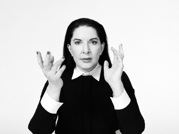 «Бабушка перформанса» Марина Абрамович получит награду фонда amfAR в Венеции