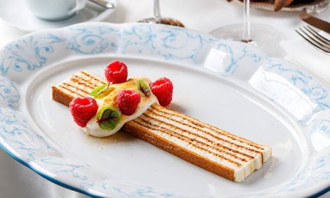 Едим не&nbsp;дома: открытие итальянского il&nbsp;Monte и&nbsp;французского Joli Grand Bistrot, сет &laquo;Тайгастро&raquo; в&nbsp;&laquo;Рыбе Мечты&raquo;, летний спешл в&nbsp;Loro и&nbsp;персики в&nbsp;&laquo;Альме&raquo;