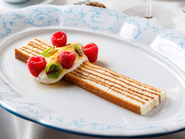 Едим не&nbsp;дома: открытие итальянского il&nbsp;Monte и&nbsp;французского Joli Grand Bistrot, сет &laquo;Тайгастро&raquo; в&nbsp;&laquo;Рыбе Мечты&raquo;, летний спешл в&nbsp;Loro и&nbsp;персики в&nbsp;&laquo;Альме&raquo;