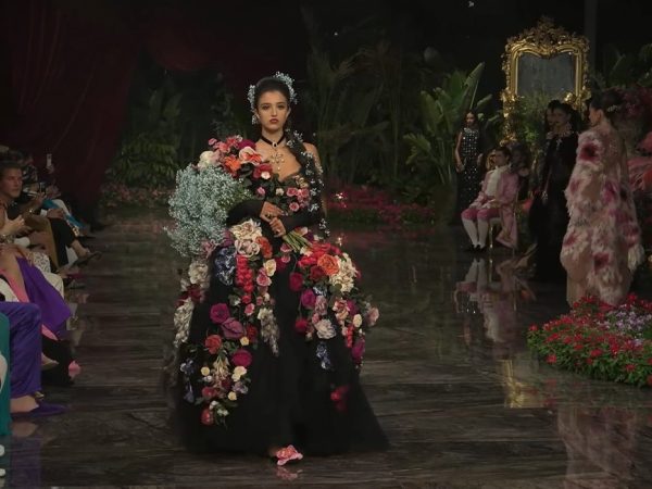 Style Notes: дочь Моники Беллуччи и Венсана Касселя Леони дебютировала в качестве модели у Dolce & Gabbana