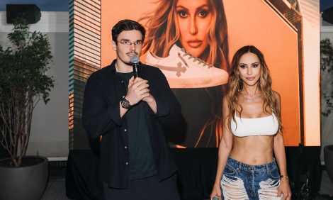 Style Notes: Милана Королева представила лимитированную модель кроссовок Pale Honey
