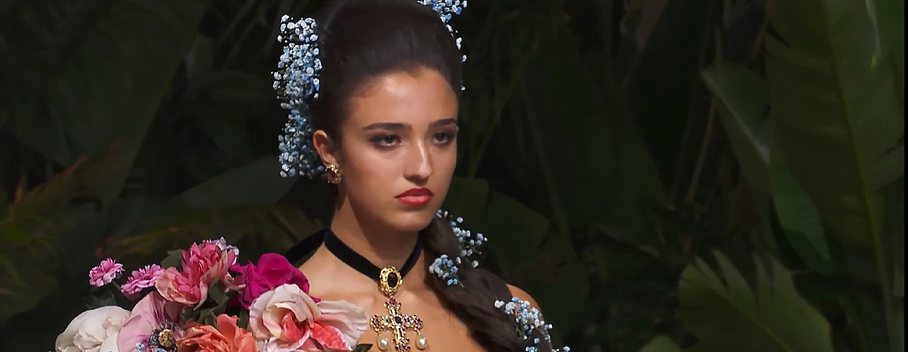 Style Notes: дочь Моники Беллуччи и&nbsp;Венсана Касселя Леони дебютировала в&nbsp;качестве модели у&nbsp;Dolce &amp;&nbsp;Gabbana