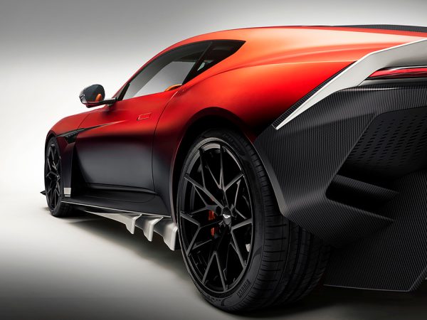 Posta Auto: компания Aston Martin представила новый мощный суперкар Valen
